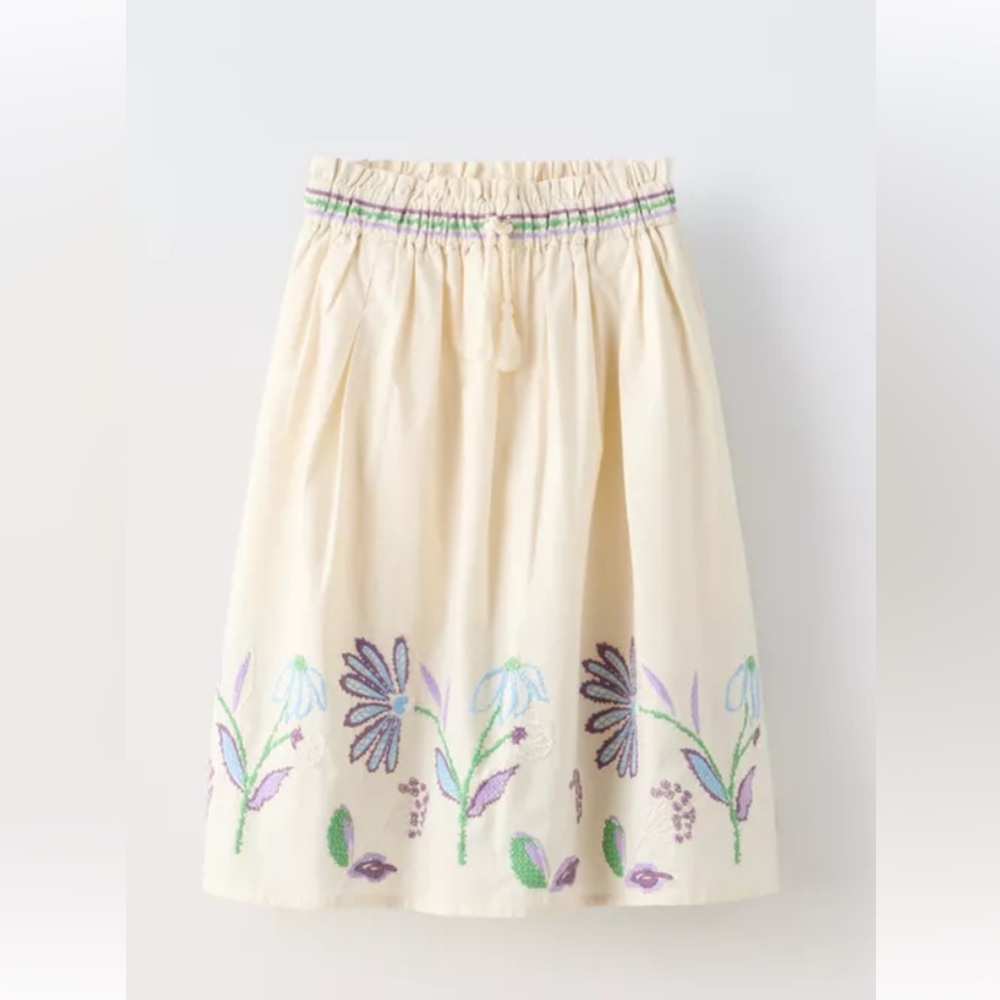 Zara Cream Knee-Length A-Line Skirt